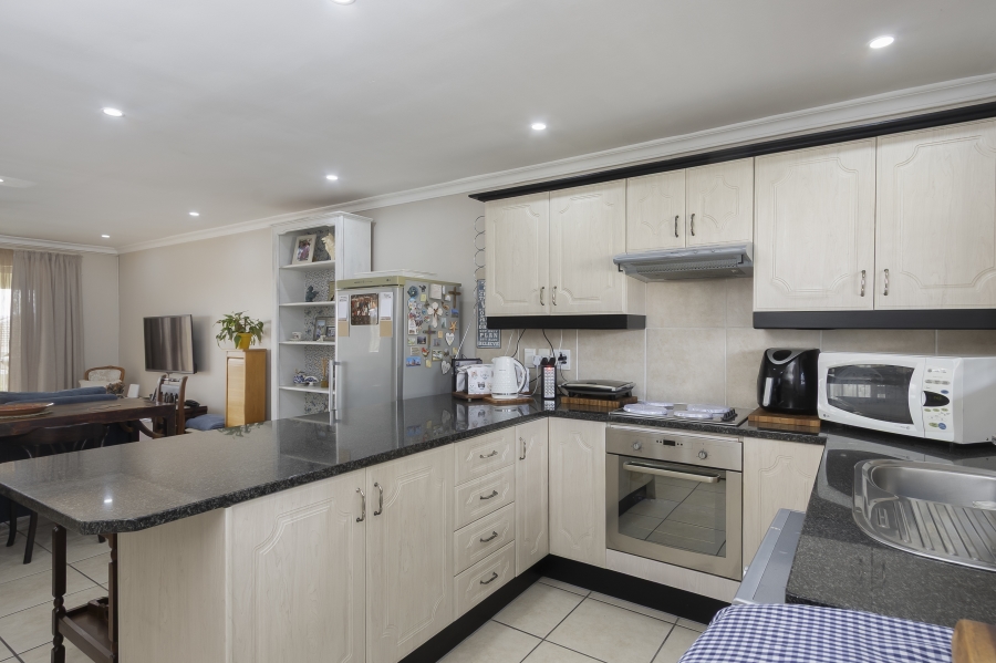 To Let 2 Bedroom Property for Rent in Heritage Park Western Cape